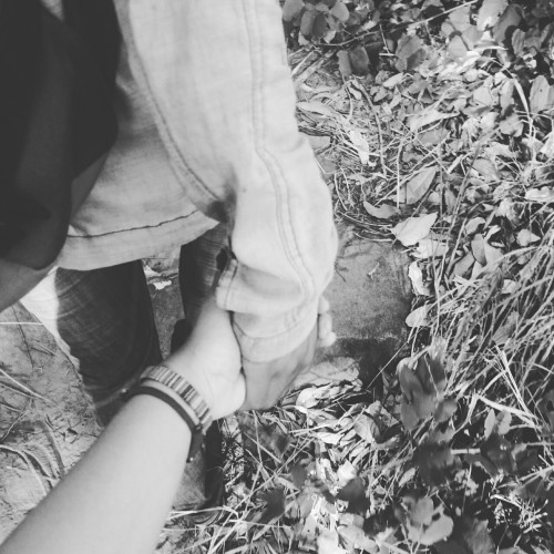 Tình yêu không phải là những lời thề non hẹn biển, chỉ đơn giản là cùng nhau bình yên qua ngày.