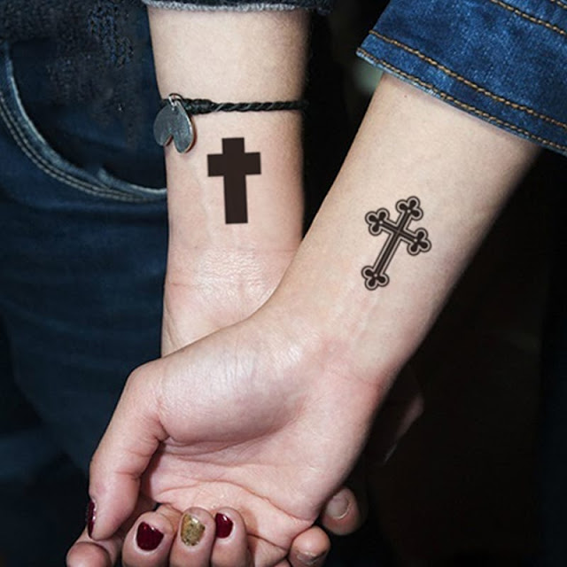 tattoo-of-cross-on-wrist Hình xăm nhỏ dễ thương, hình xăm nhỏ đẹp cho Nữ & Nam